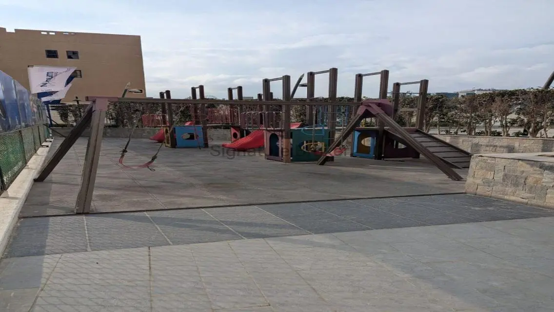 أول إستخدام مفروشة بالكامل