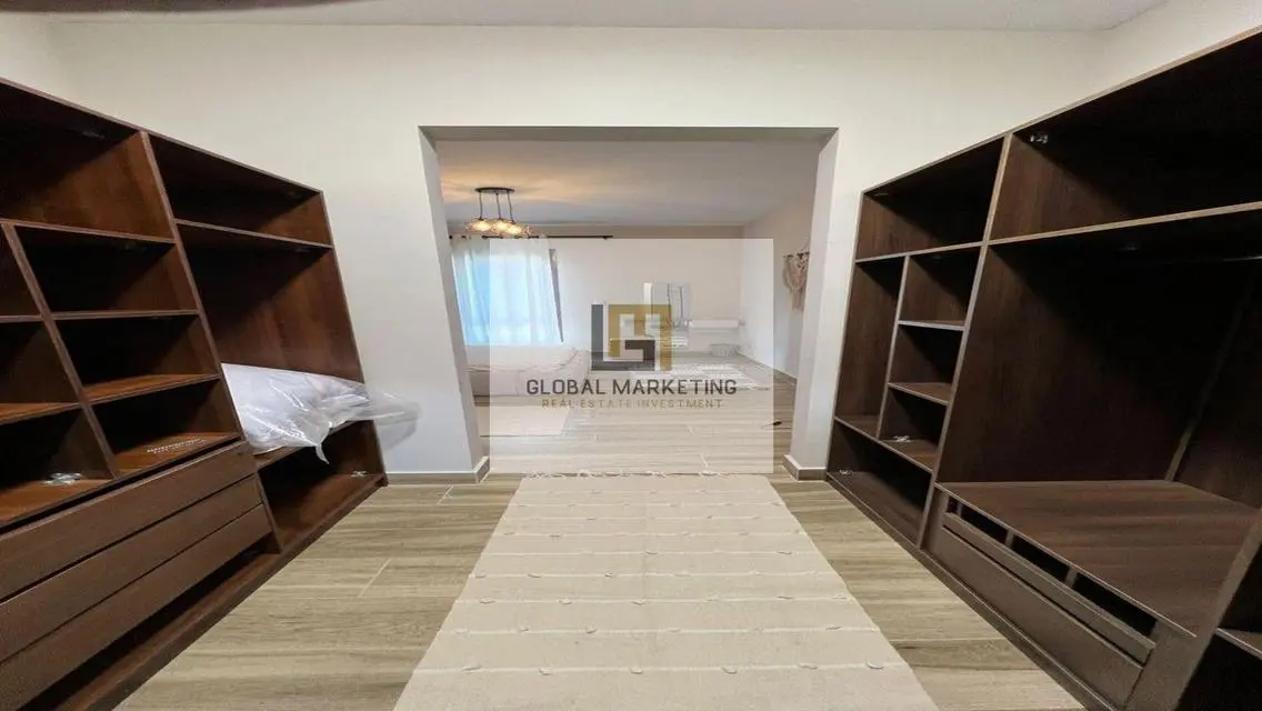 modern furnished apartment for rent in Eastown