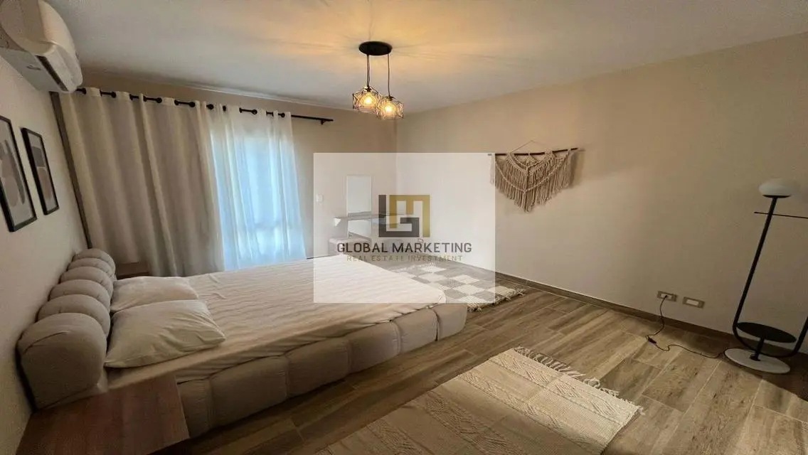 modern furnished apartment for rent in Eastown