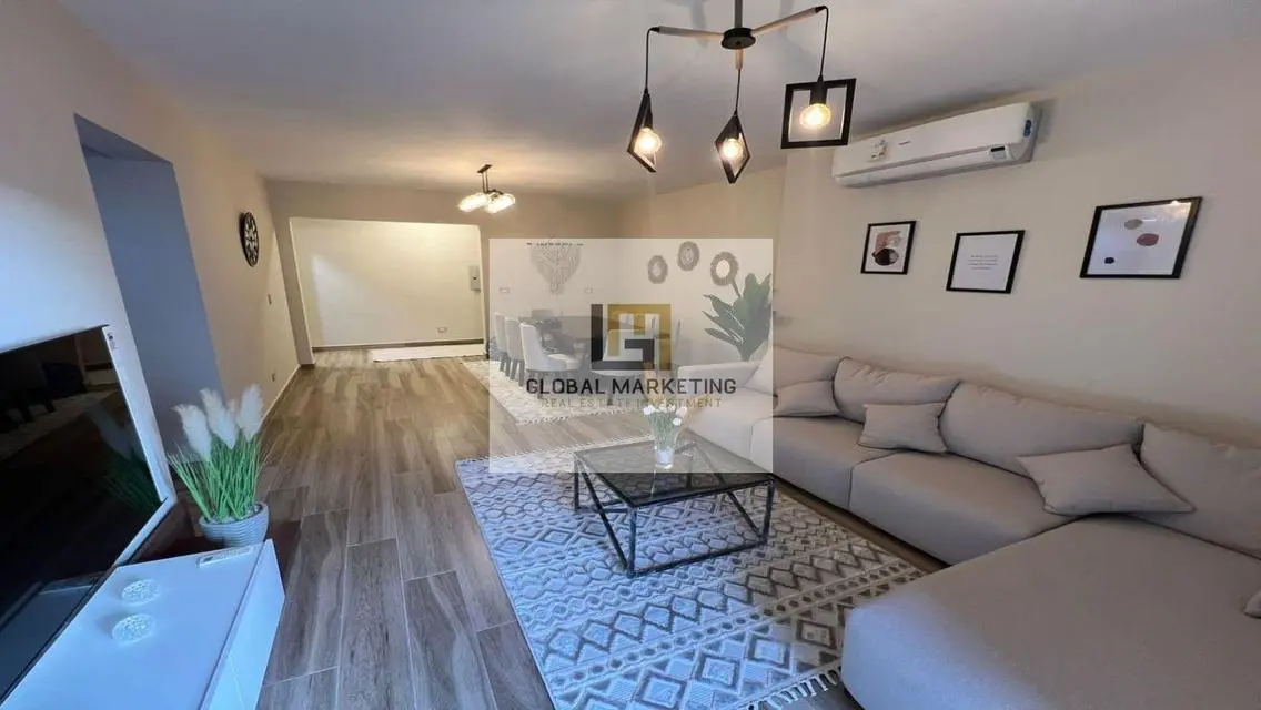 modern furnished apartment for rent in Eastown