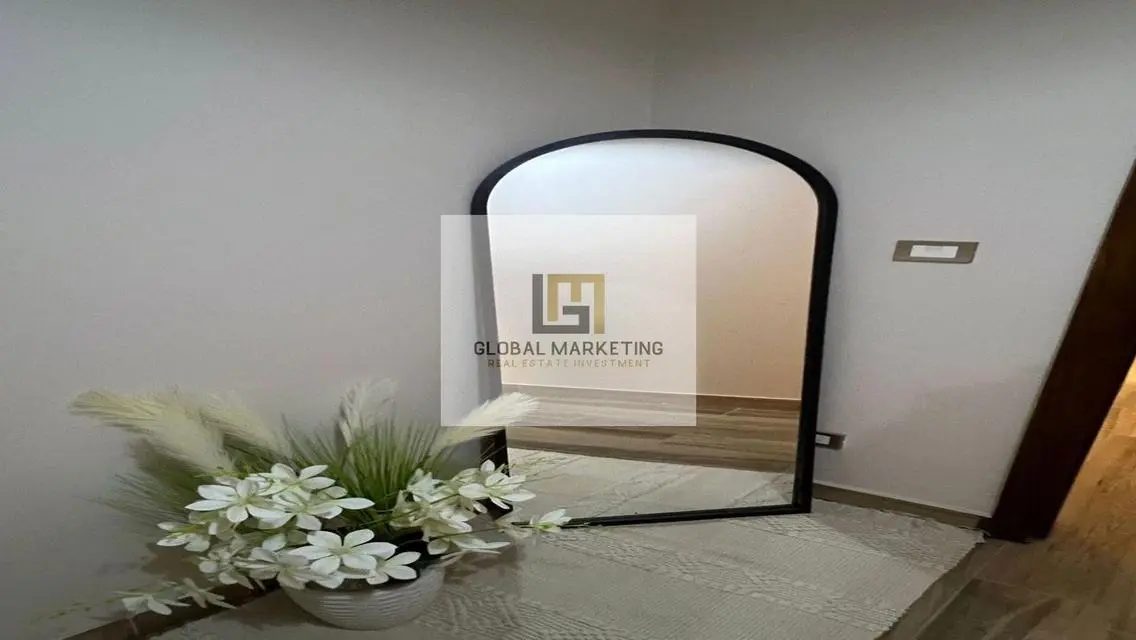modern furnished apartment for rent in Eastown