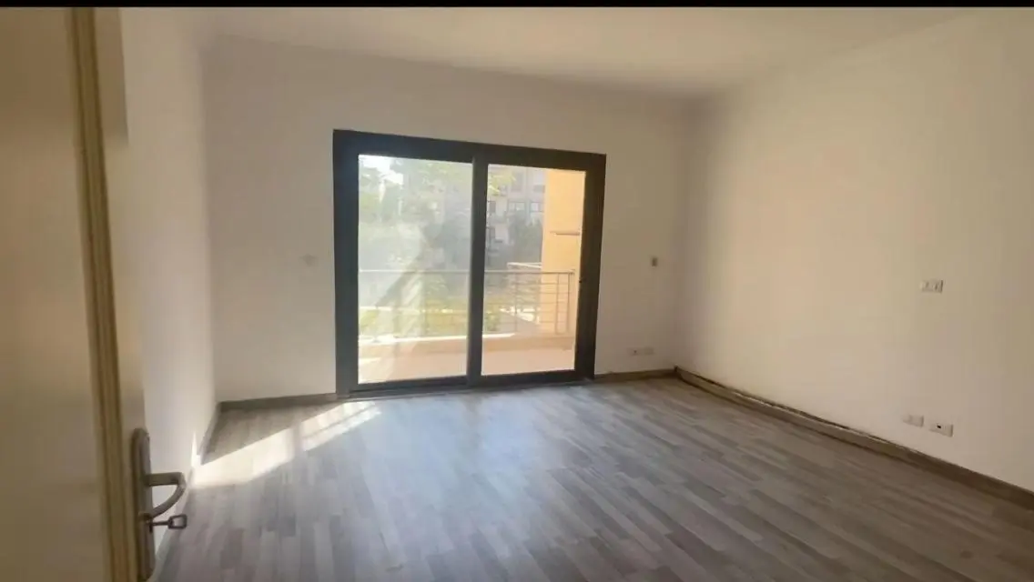 للبيع بمدينتى باجمل مراحلها B8شقه168م 3نوم بالجراج