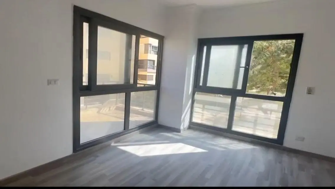 للبيع بمدينتى باجمل مراحلها B8شقه168م 3نوم بالجراج