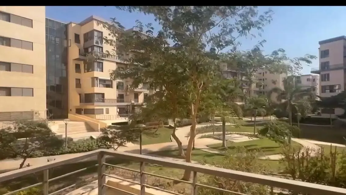 للبيع بمدينتى باجمل مراحلها B8شقه168م 3نوم بالجراج