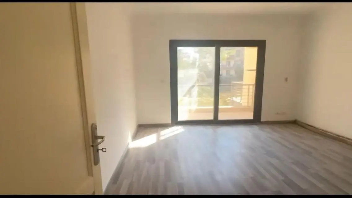 للبيع بمدينتى باجمل مراحلها B8شقه168م 3نوم بالجراج
