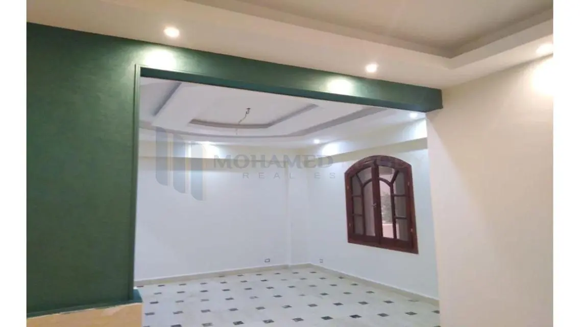 شقة فاخرة بمساحة كبيرة مع حديقة خاصة