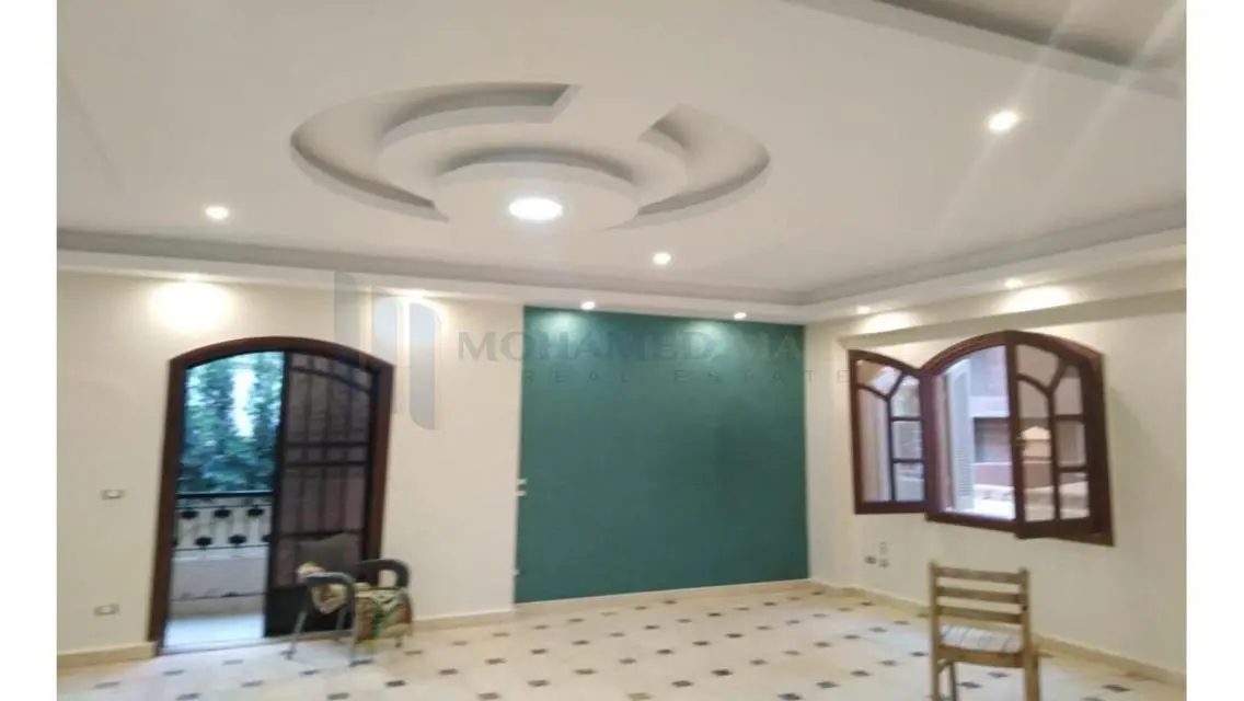شقة فاخرة بمساحة كبيرة مع حديقة خاصة