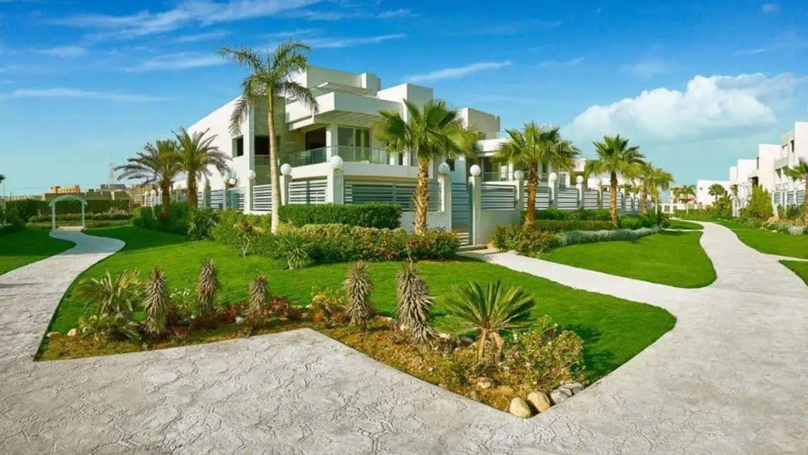 Ready to move 641m villa+garden Almihwar (Inst)