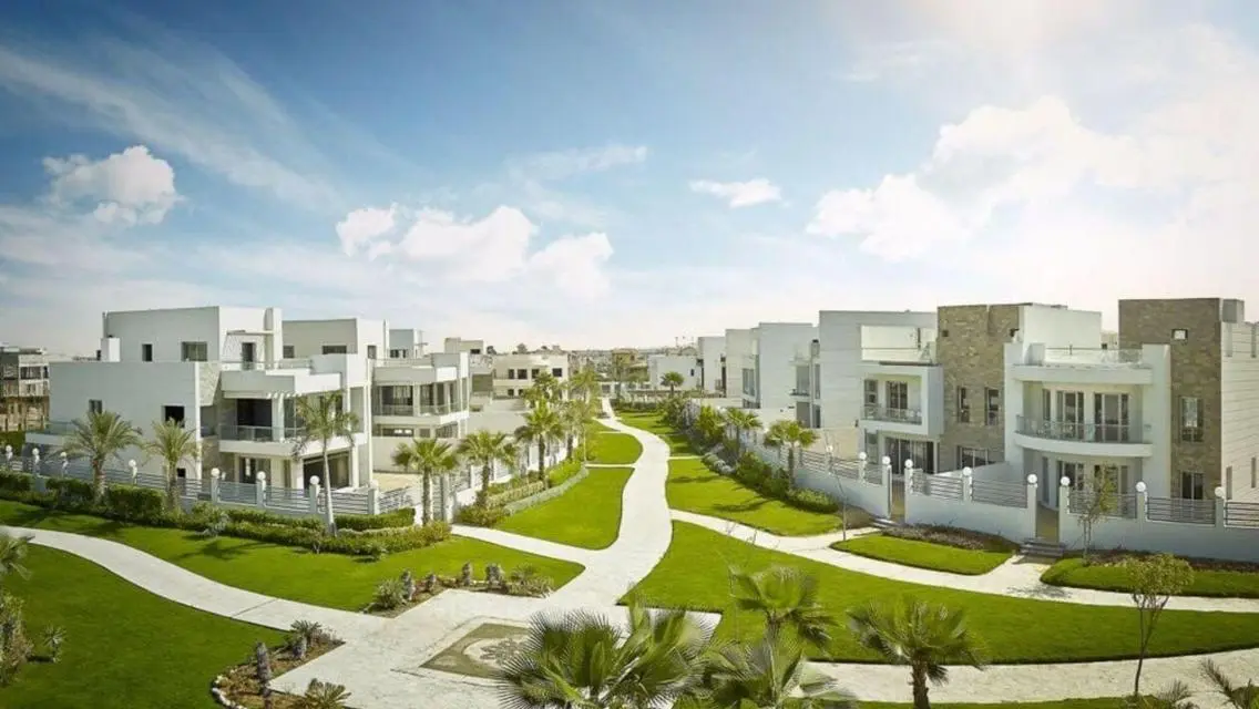 Ready to move 641m villa+garden Almihwar (Inst)