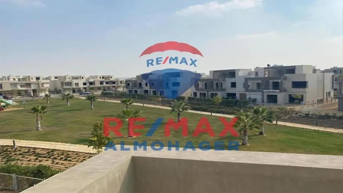 Luxury Apartment with Private Garden in Prime Location