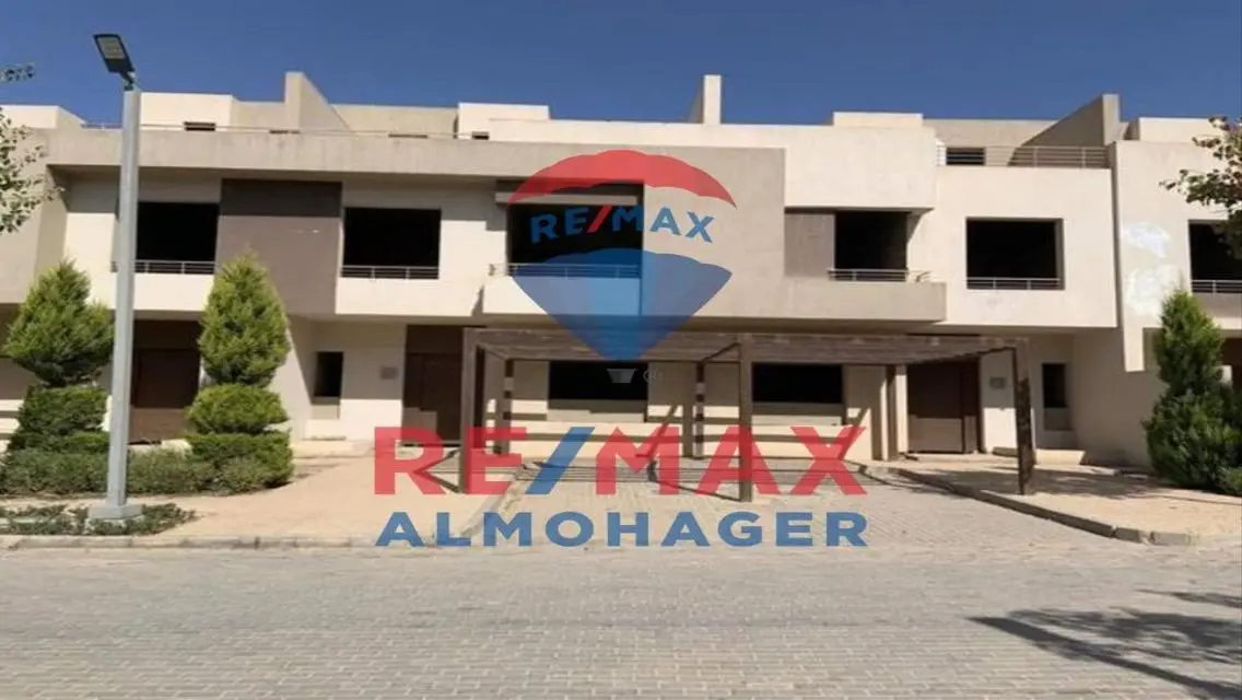 Luxury Apartment with Private Garden in Prime Location