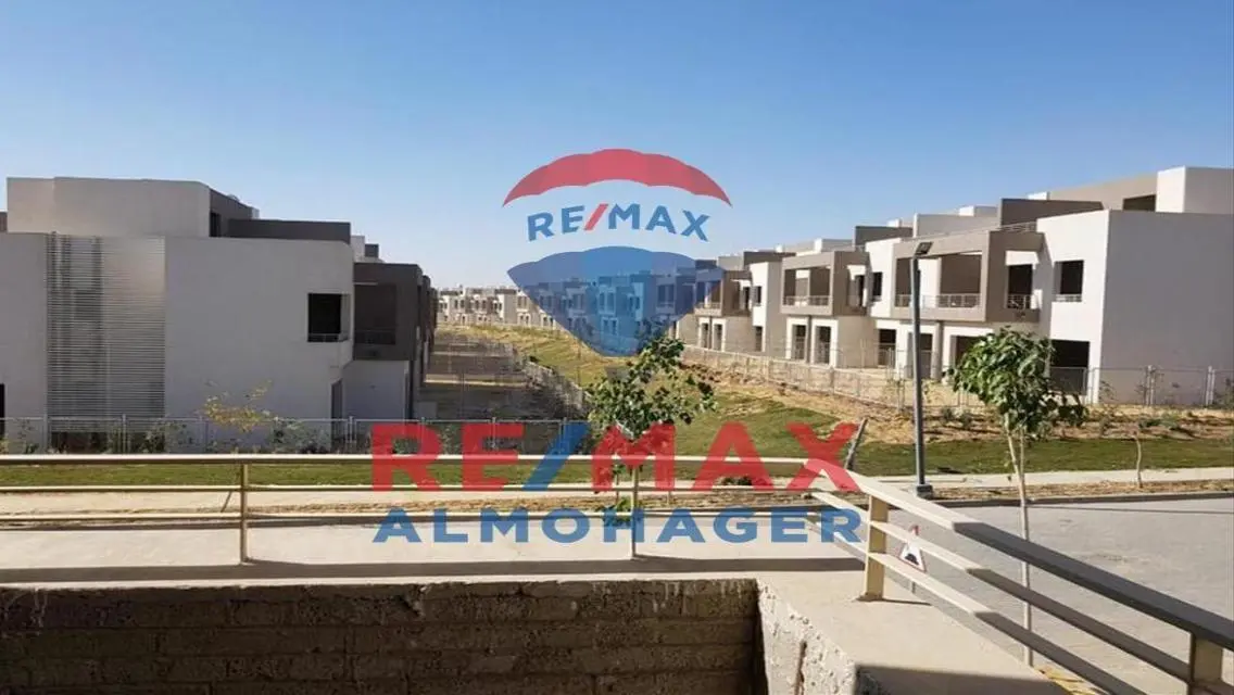 Luxury Apartment with Private Garden in Prime Location