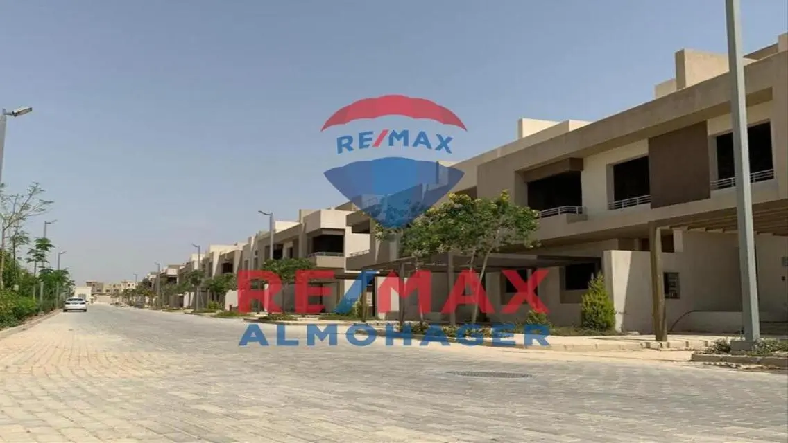 Luxury Apartment with Private Garden in Prime Location