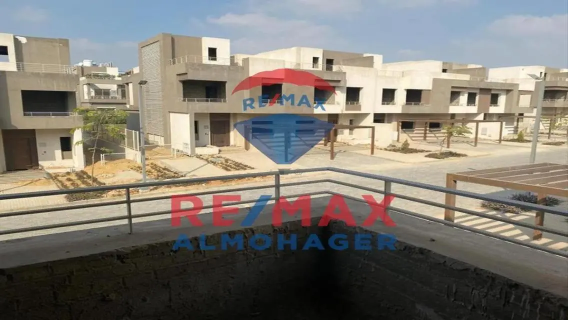Luxury Apartment with Private Garden in Prime Location