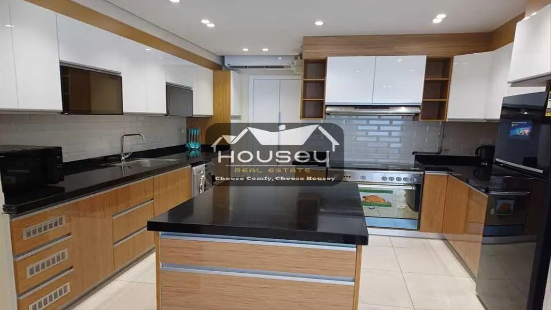 First Residence - New Furnishings - Spacious Area