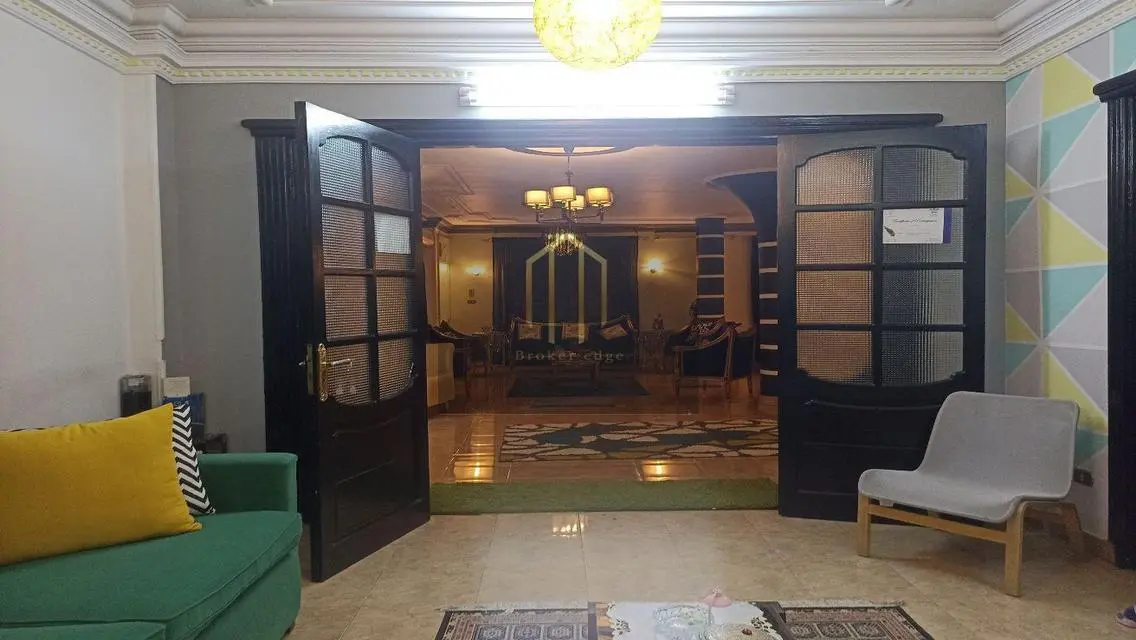 شقة للبيع بالعفش300م مربع الميرغنى