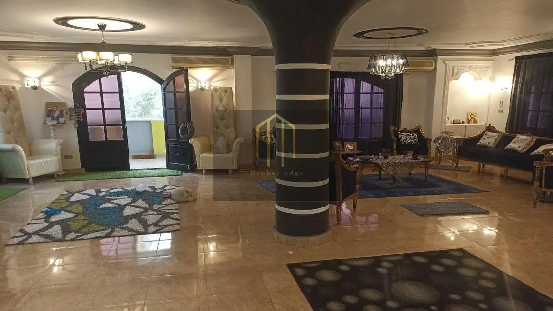 شقة للبيع بالعفش300م مربع الميرغنى