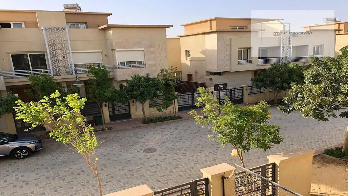 امتلك توين هاوس جدار 250م بجاردن 3 غرف نوم 5 حمام