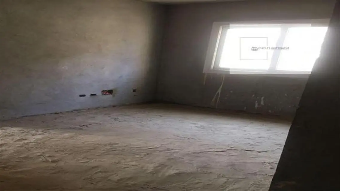 امتلك توين هاوس جدار 250م بجاردن 3 غرف نوم 5 حمام