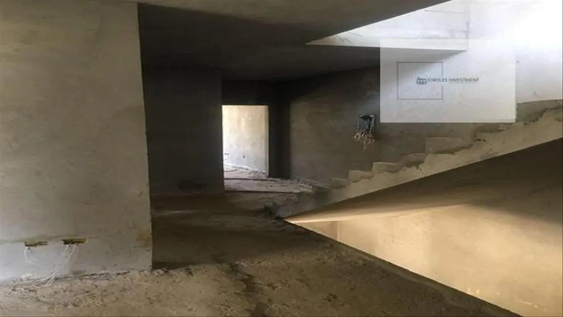 امتلك توين هاوس جدار 250م بجاردن 3 غرف نوم 5 حمام