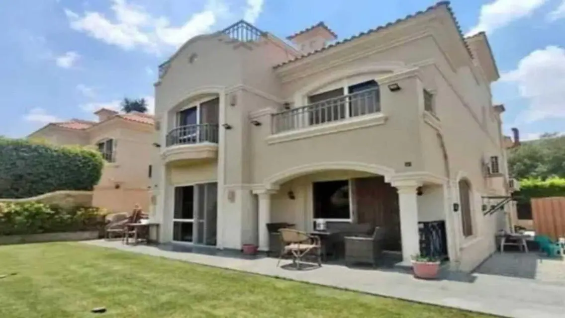 Last villa ready to move393m near Al Rabwa (ETAPA)