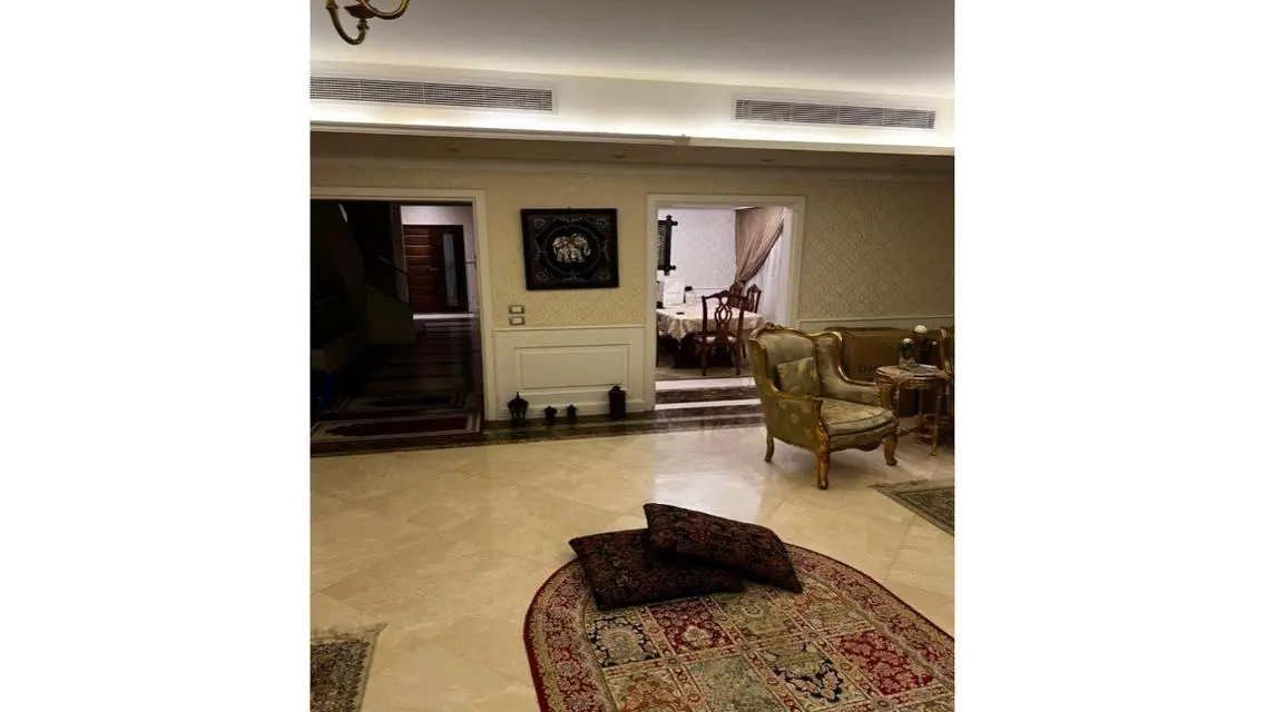 شقة فاخرة للبيع بمساحة 430 متر