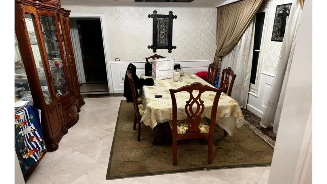 شقة فاخرة للبيع بمساحة 430 متر