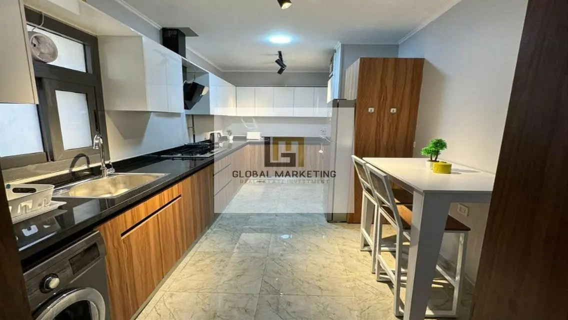 Modern furnished apartment for rent in Eastown