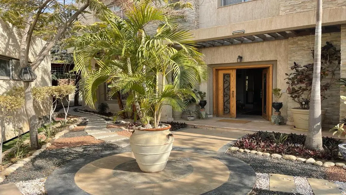 Prime location - overlooking the golf