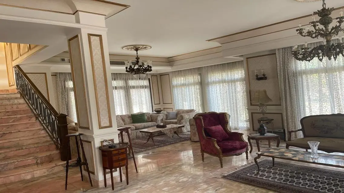 Prime location - overlooking the golf