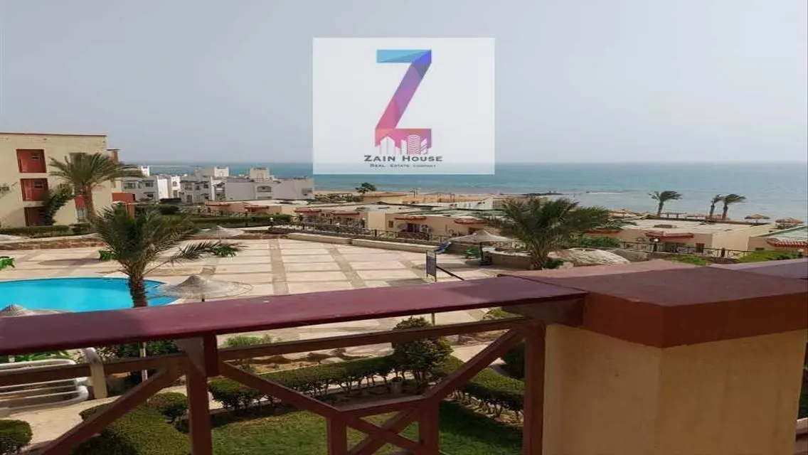 Furnished penthouse with sea view