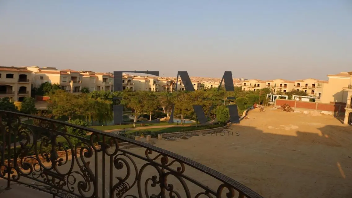 للبيع فيلا متشطبه فى كمبوند فيلار بحمام سباحه خاص