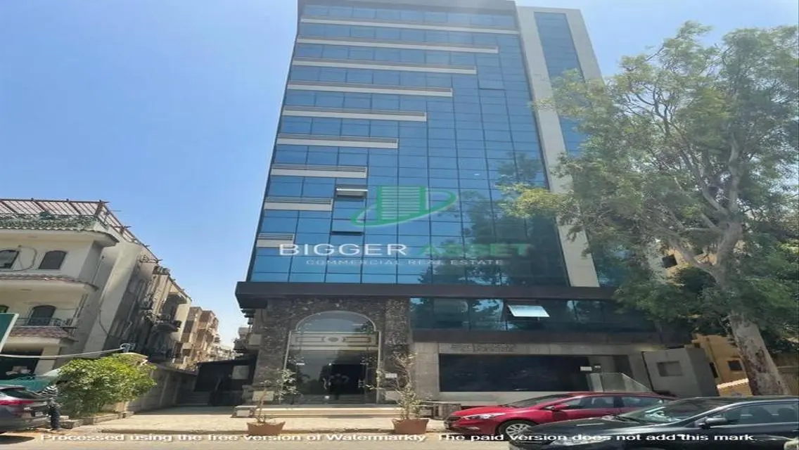 شقة مميزة بمساحة 300 متر بسعر 120,000
