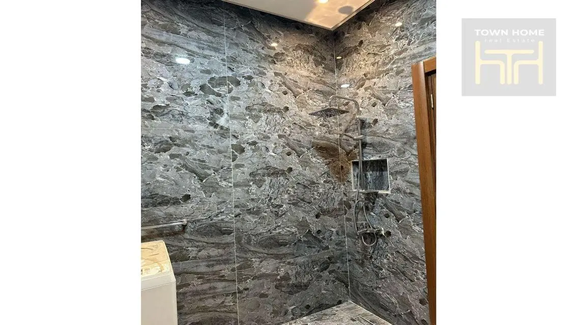 villa for rent in Al Rehab next to services