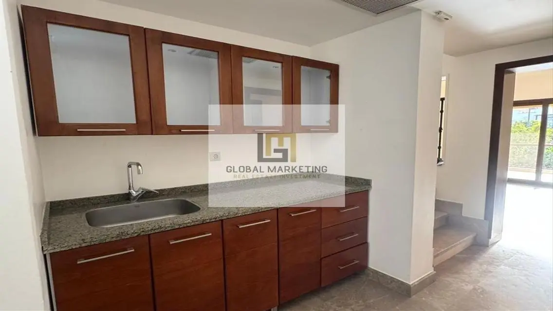 Independent villa with a nice garden in mivida