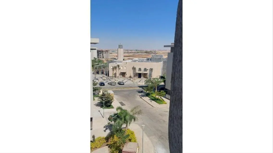 للايحار شقه 101متر في B15 اول سكن امام المسجد بحري