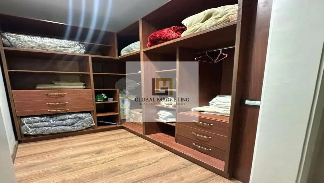 Furnished apartment for rent in Lake View
