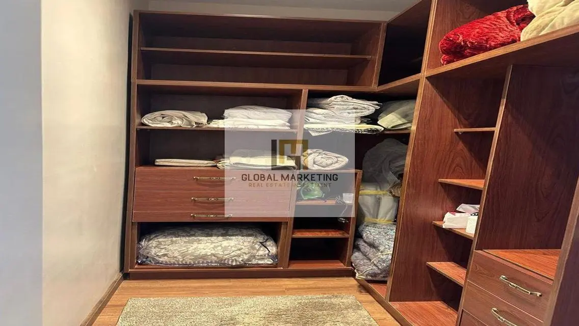 Furnished apartment for rent in Lake View