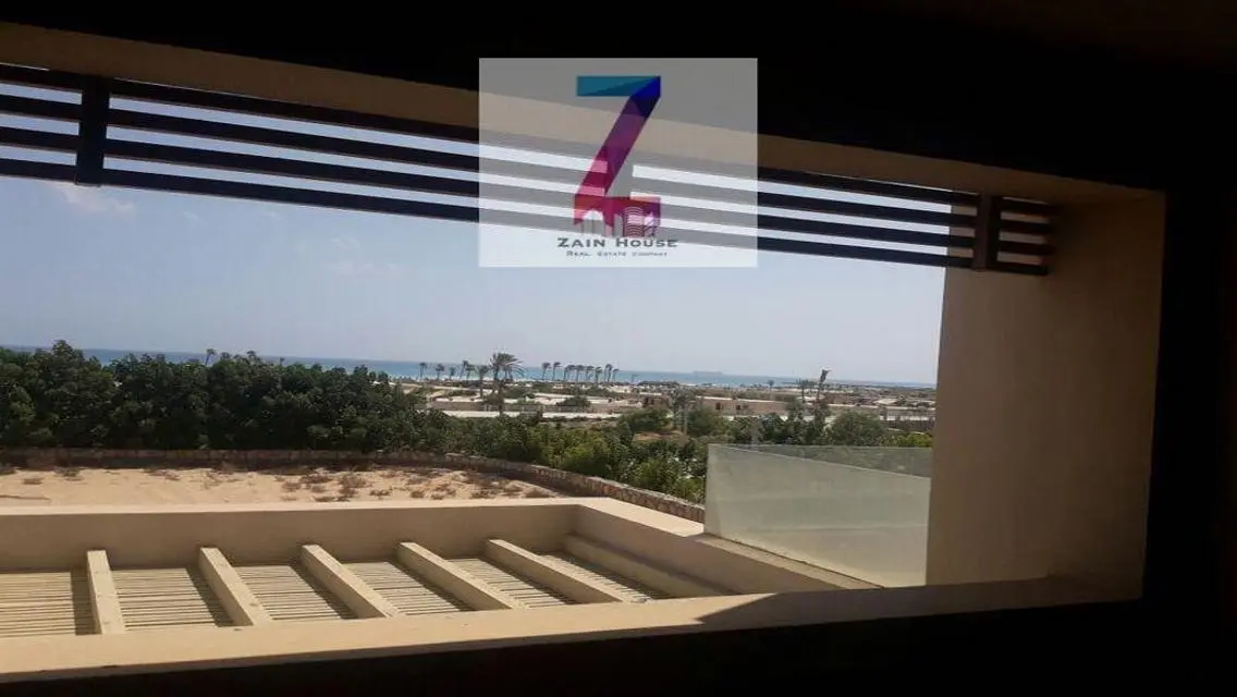 Independent villa with direct sea view