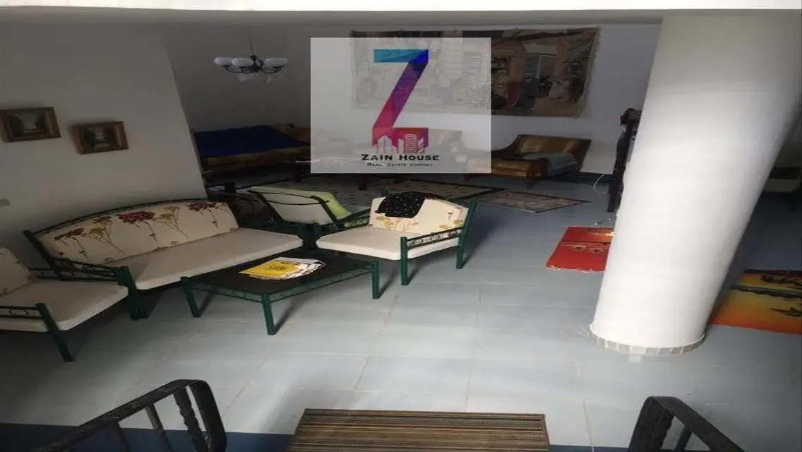 furnished villa close to the sea, third row