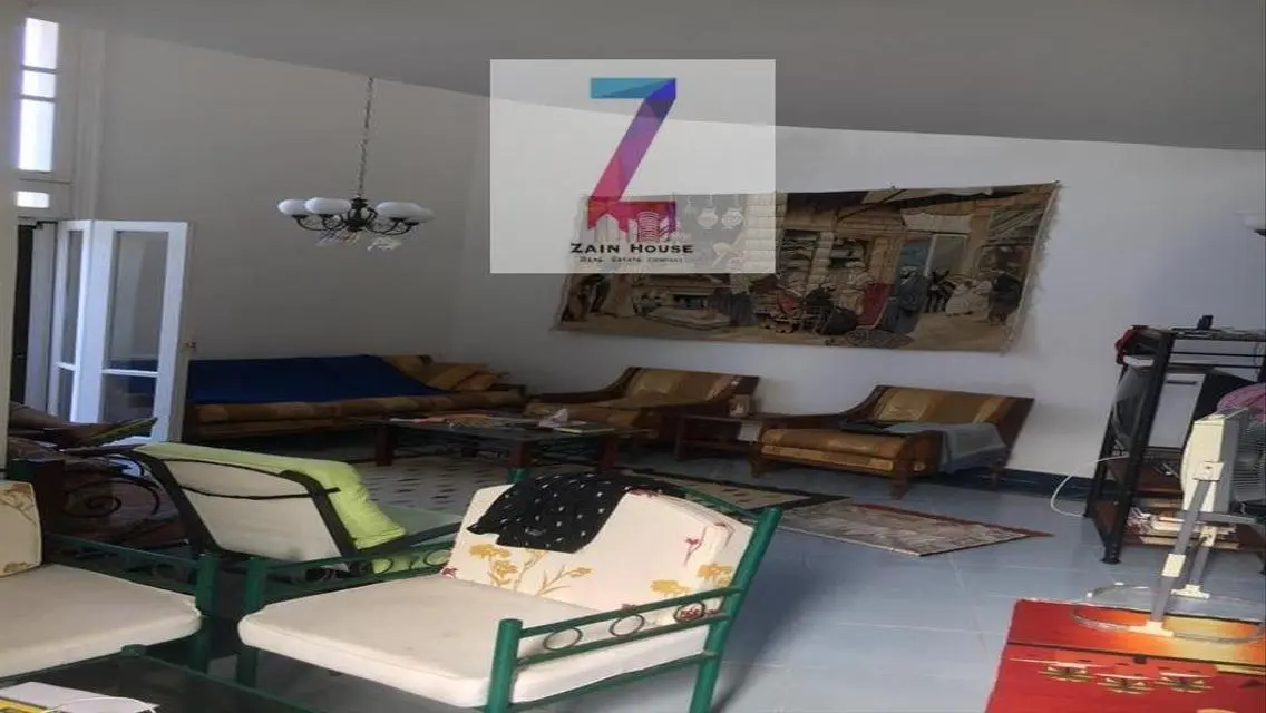 furnished villa close to the sea, third row
