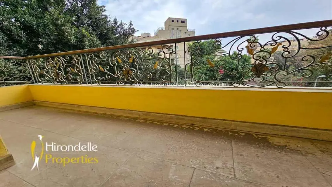 عقار مميز للبيع مع غرف اجتماعات وردهة