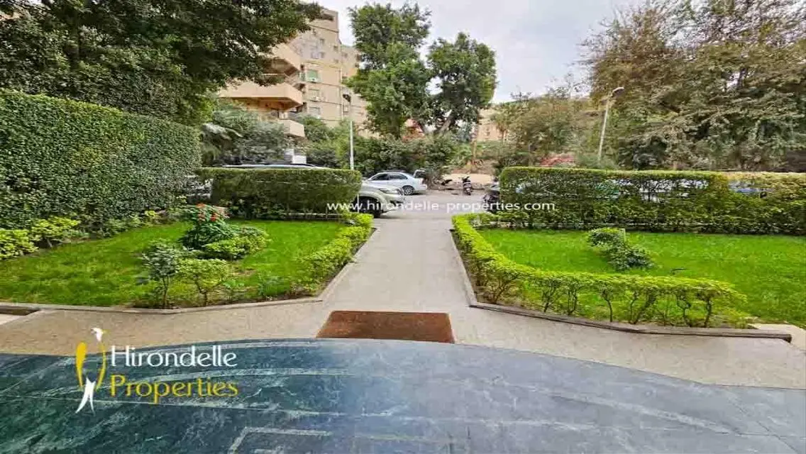 عقار مميز للبيع مع غرف اجتماعات وردهة