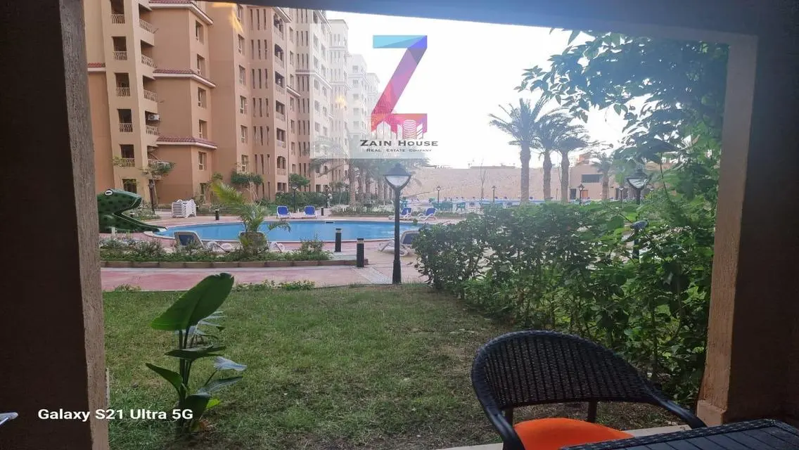 للبيع شاليه ارضي بجاردن فيو حمام سباحه