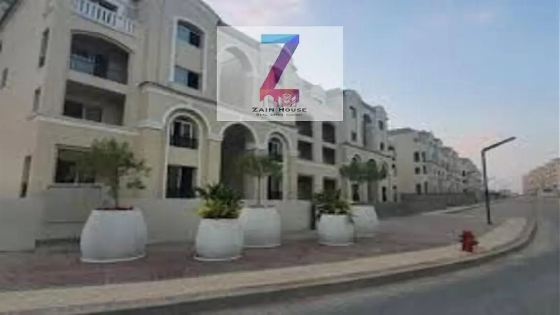 دوبلكس ارضي واول بجنينه خاصه كمبوند لافينير ٢٤٥ مت