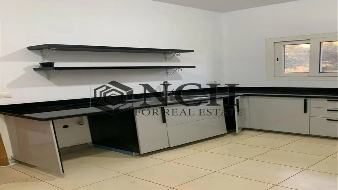 LUXURIOUS TWINHOUSE 315M FOR RENT, KITCHEN AND ACS