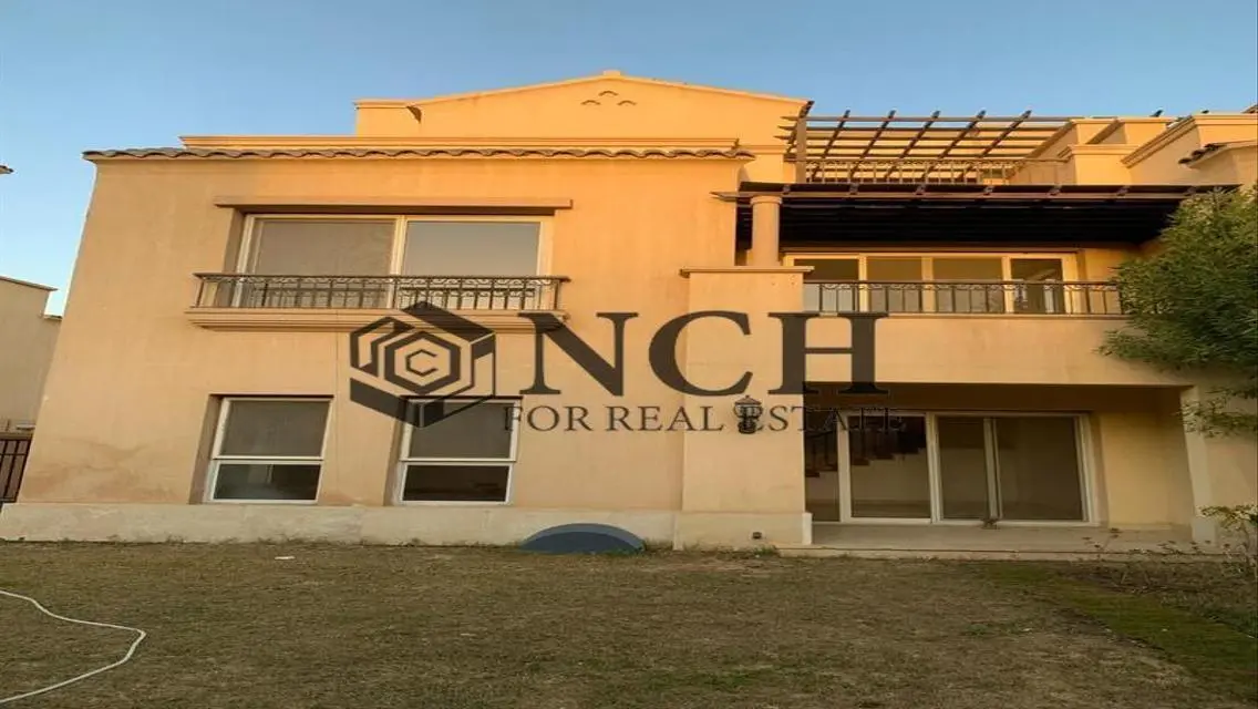 LUXURIOUS TWINHOUSE 315M FOR RENT, KITCHEN AND ACS
