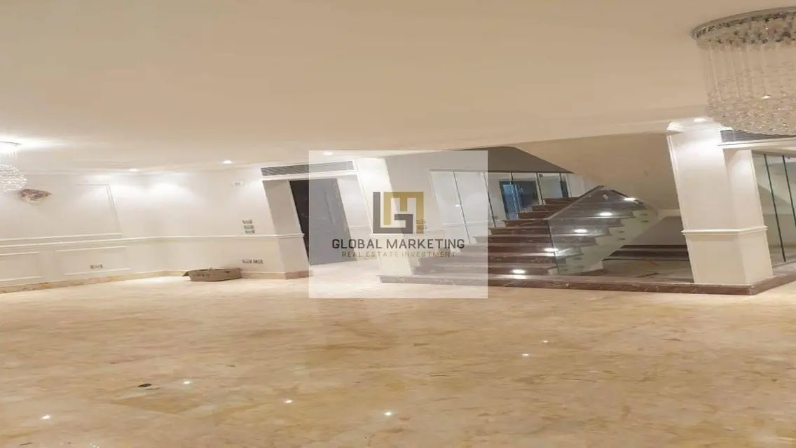 فيلا نص مفروش -  حمام سباحة خاص - موقع مميز