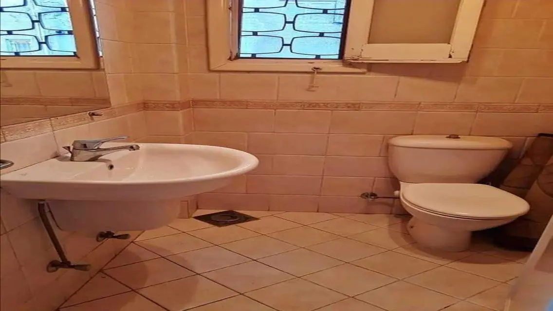 شقة للإيجار في العجوزة بسعر مميز ومساحة واسعة