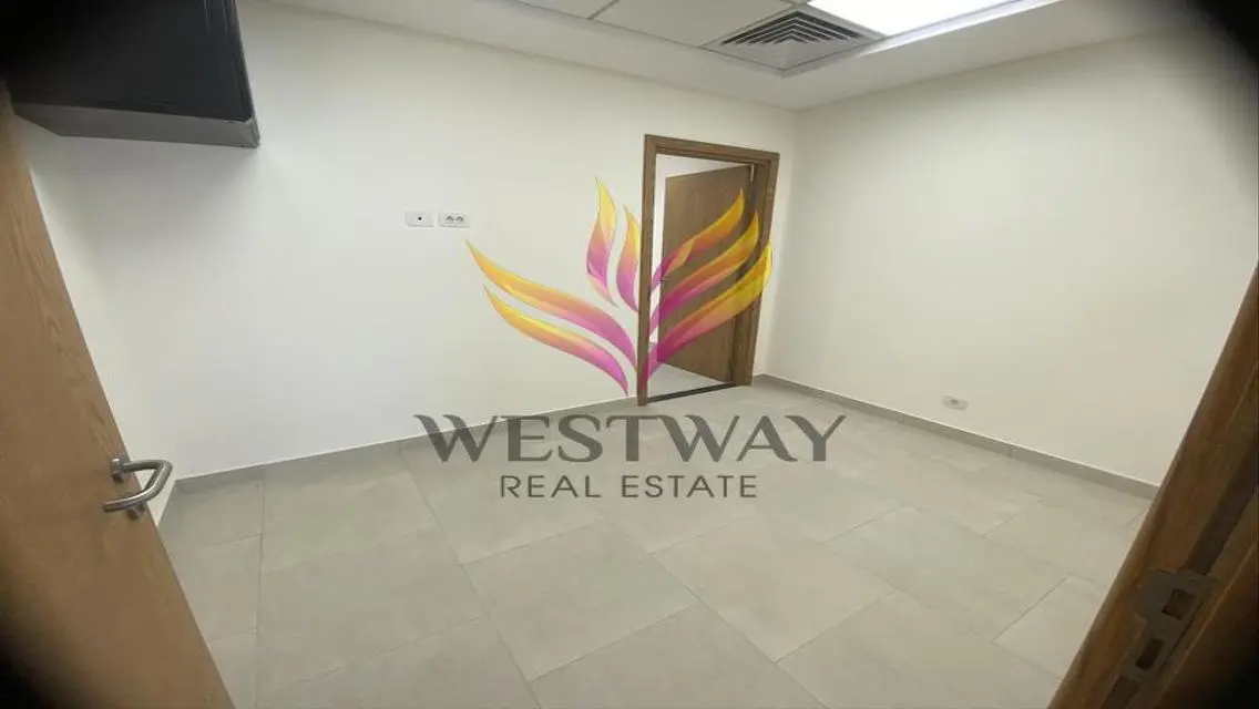 عياده للإيجار في سوديك متشطبه بالتكيفات - غرفه